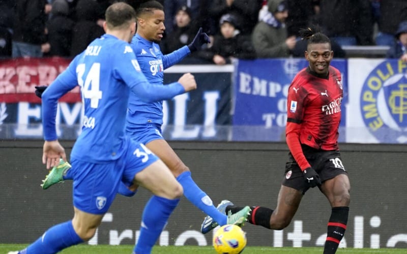 AC Milan phải thắng nếu muốn duy trì Top đầu trên BXH
