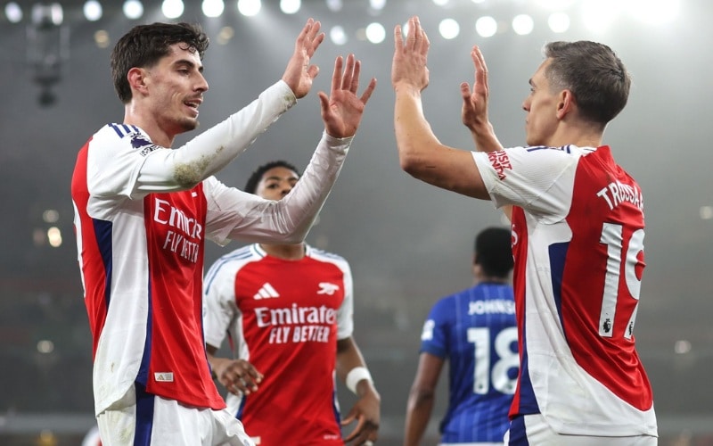 Pháo thủ giành chiến thắng tối thiểu trước Ipswich