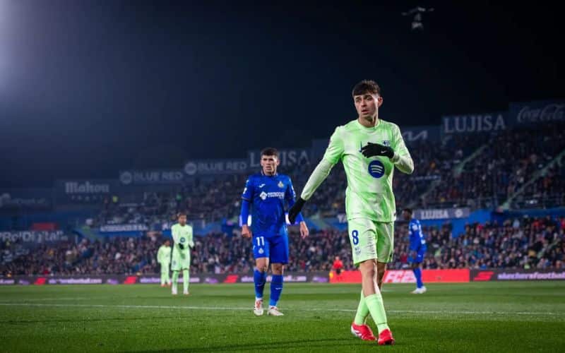 Hiệp 1: Lợi thế sớm cho Barca nhưng sai lầm phòng ngự