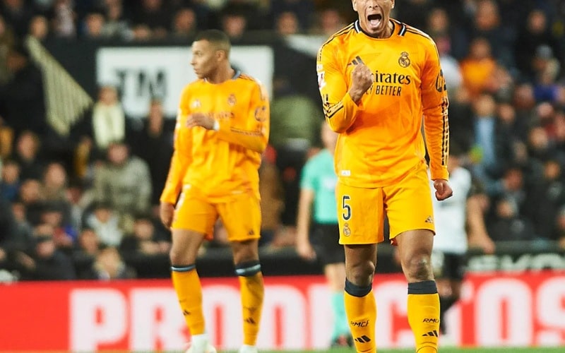 Real Madrid giành 3 điểm quý giá