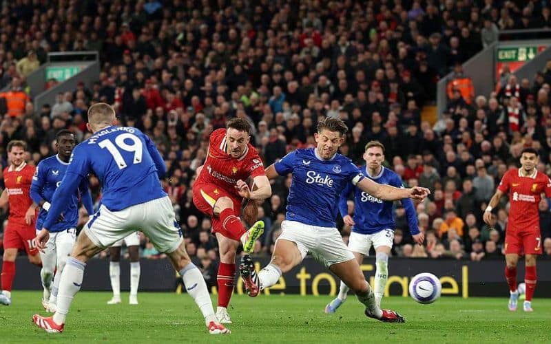 Hiệp một: Liverpool lấn lướt, Everton phản công nguy hiểm