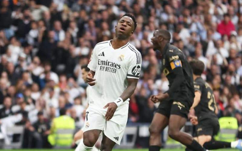 Vinicius đá hỏng penalty, Real sớm ôm hận